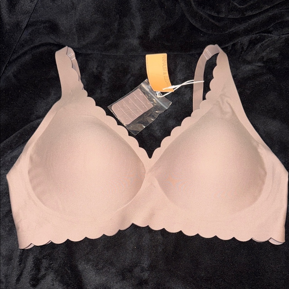 Elegant Scalloped Edge Bra - Brown